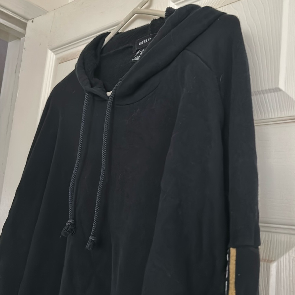 Make An Offer black Forever 21 mid sweatshirt ✔️